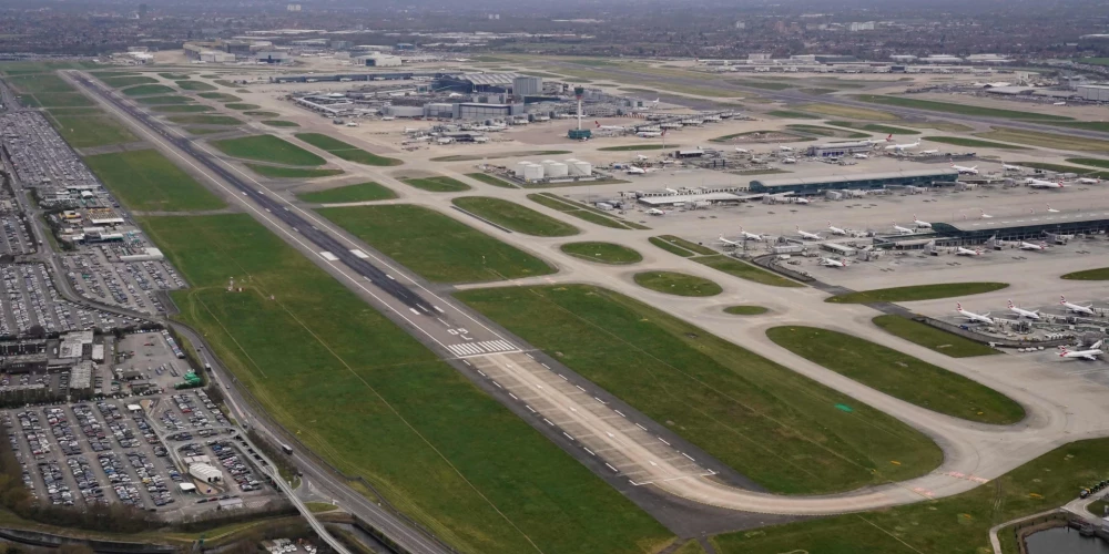 Ietekmēta arī Hītrovas lidostas darbība