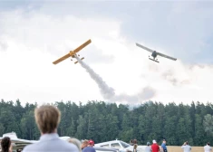 Ādaži aicina uz vietējā lidlauka svētkiem 2. augustā - būs avio šovi, varēs apskatīt aviācijas un militāro tehniku