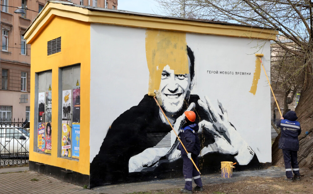 Putins turpina karot ar Navaļniju arī pēc viņa nomocīšanas: opozicionāra memuāri iekļauti "ekstrēmistisko materiālu" sarakstā