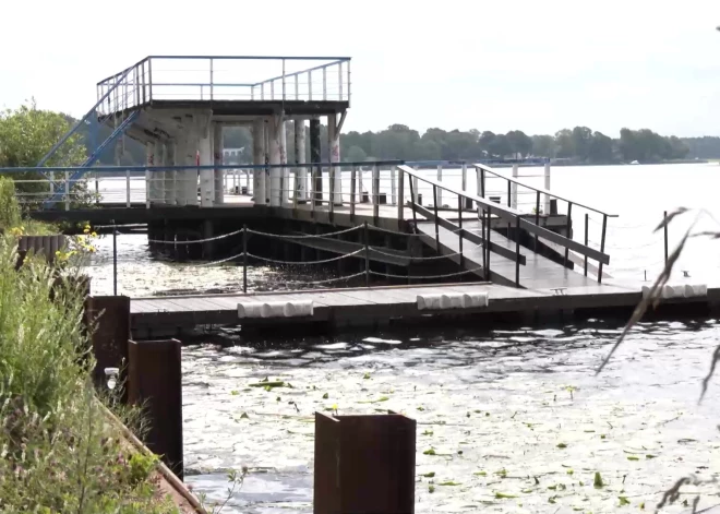 Подробности трагедии в Юрмале: 17-летний юноша утонул в Лиелупе, когда развлекался с друзьями