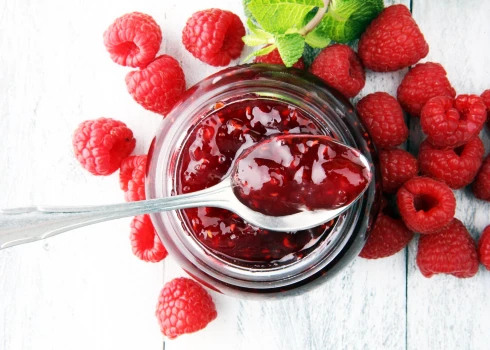 Aveņu un ābolu marmelāde ar timiānu