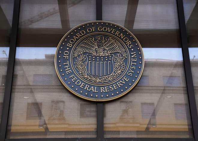 Sekojot Eiropas Centrālajai bankai, arī ASV Federālā rezervju sistēma nemaina bāzes procentu likmi