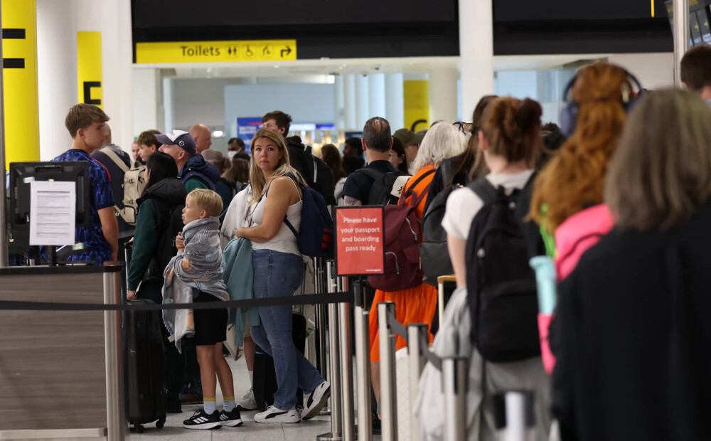 Lielbritānijā tika atcelti vairāk nekā 120 avioreisi
