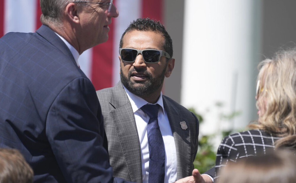 Gluži kā spiegu filmā: slepenā FIB istabā atrasti dokumenti, kas "pierāda centienus nepatiesi apvainot Trampu sadarbībā ar Krieviju"