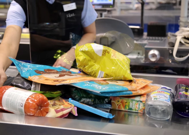 "Mūs laikam uzskata par muļķiem." Preces Latvijas un Lietuvas "Lidl" - kāpēc tāda cenu atšķirība?
