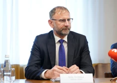 Švinka: Nepiekrītu Finanšu ministrijas priekšlikumam samazināt finansējumu valsts un pašvaldību ceļiem