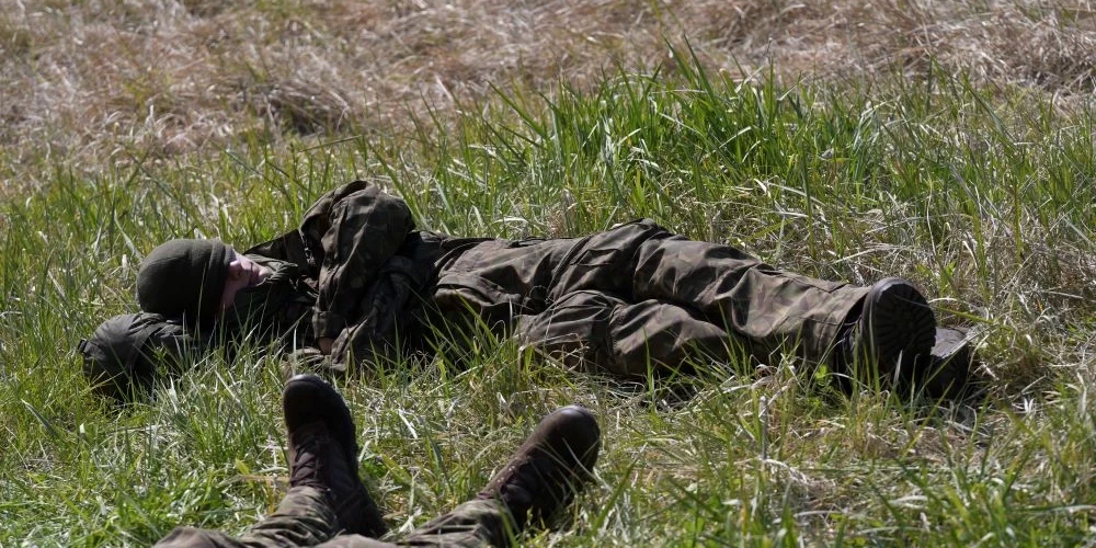 Солдат спит, а пенсия - идет.