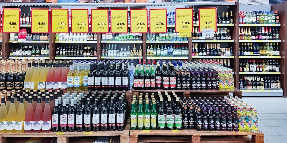 С 1 августа алкоголь в магазинах — только до 20:00, по воскресеньям — до 18:00.