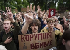Под давлением народа власти Украины пошли на попятную: антикоррупционным органам вернули независимость 