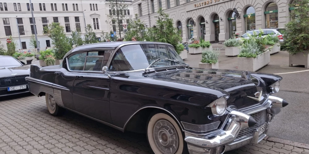 Rīgas centrā manīta ļoti ekskluzīva automašīna.