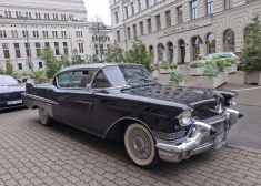 Īsts retums! Rīgas centrā manīta ļoti ekskluzīva automašīna