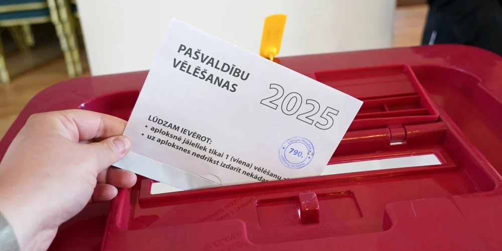 Jūnijā aizvadīto vēlēšanu rezultātā vairāk nekā pusē jeb 22 pašvaldībās amatā stājušies jauni mēri.