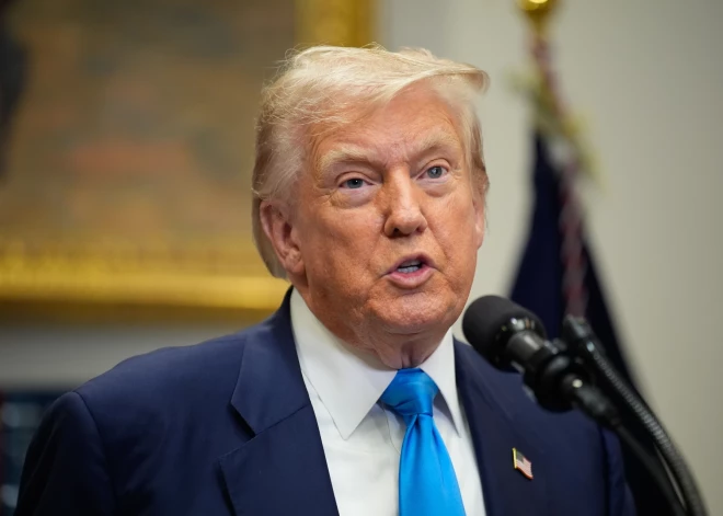 Tramps uz 90 dienām atliek augstākus tarifus Meksikai