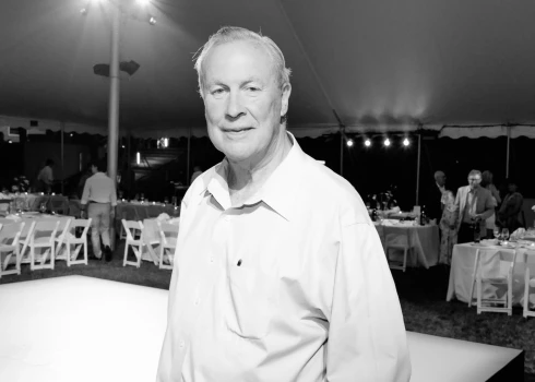 Mūžībā devies ievērojamais mākslinieks Roberts Vilsons (1941—2025). 
