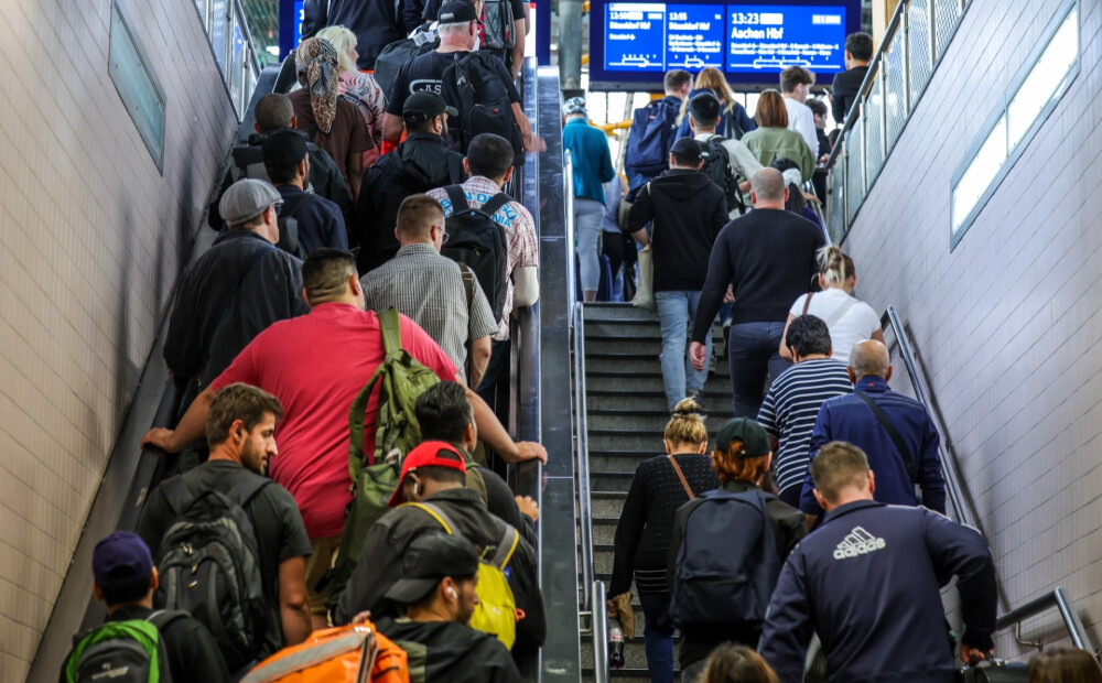 Iespējama sabotāža Vācijā paralizējusi dzelzceļa satiksmi. Policijai atstāta savāda vēstule