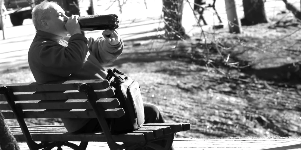 Daži iedzīvotāji uzskata, ka tiem, kuri gribēs lietot alkoholu - nekas netraucēs.