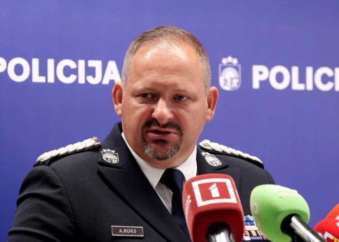 Полиция установила личности людей, причастных к вооруженному ограблению магазина в Старой Риге