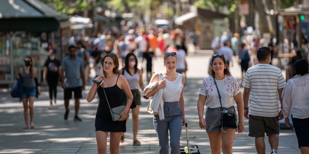  Spānijas "Las Ramblas" — vairāk nekā kilometru gara promenāde Barselonas centrā. 