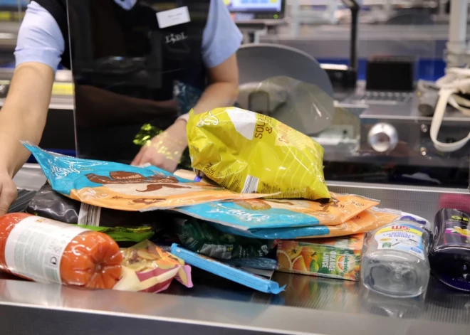 "Нас, похоже, за дураков держат". Почему в латвийском и литовском Lidl такие разные цены?