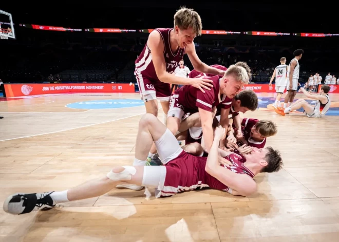 Kurucs atteicās braukt uz slimnīcu un gāja laukumā, U-18 izlases treneris Razumovskis atklāj sava padotā pašaizliedzību