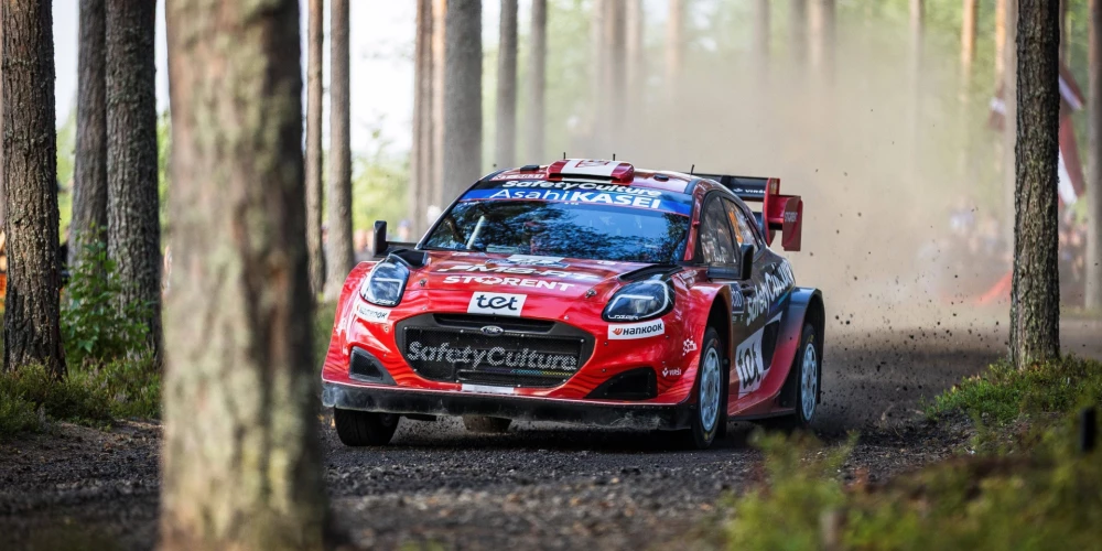 Mārtiņš Sesks un Renārs Francis Somijas ceļos.