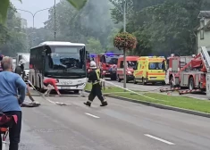 Blakus Aspazijas mājai Jūrmalā piektdien izcēlies plašs ugunsgrēks