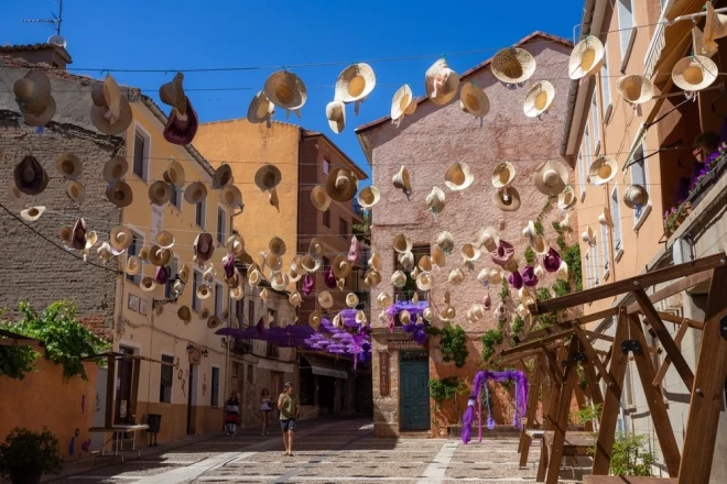 Городишко тоже ничего себе.