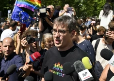 Ungārijas praida lietā policija pratina Budapeštas mēru. Viņam draud cietums