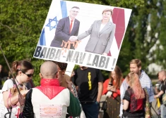 Rīgas ielās vieni prasa brīvību Palestīnai, citi atbalsta Izraēlu un nosoda palestīniešu terorismu. VIDEO, FOTO