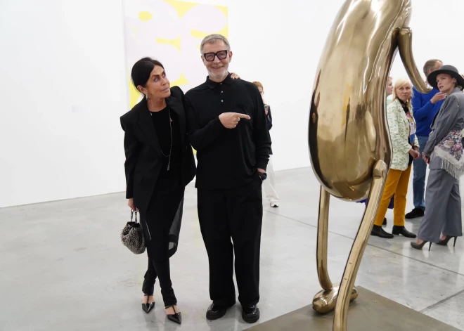 Mākslinieku pāris - Ieva Iltnere ar vīru Jāni Mitrēvicu.