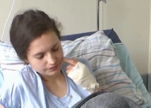 Девушка, которая в результате обстрела Киева упала из окна 9 этажа, осталась сиротой.