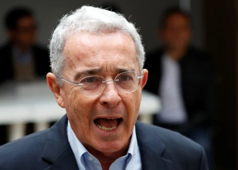 Alvaro Uribe.