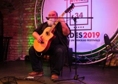 Iznācis režisores Dzintras Gekas jaunākās dokumentālās filmas “Haralds Sīmanis. Dziesminieks un jumiķis” treileris