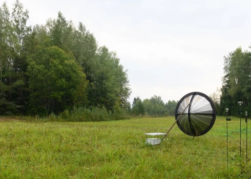 Ar vietai specifiskām instalācijām, arhitektoniskiem objektiem, mākslas darbiem, skaņas performancēm un citiem pasākumiem festivāls izgaismo kultūras procesu pozitīvo potenciālu Latvijas pierobežas teritorijās. 