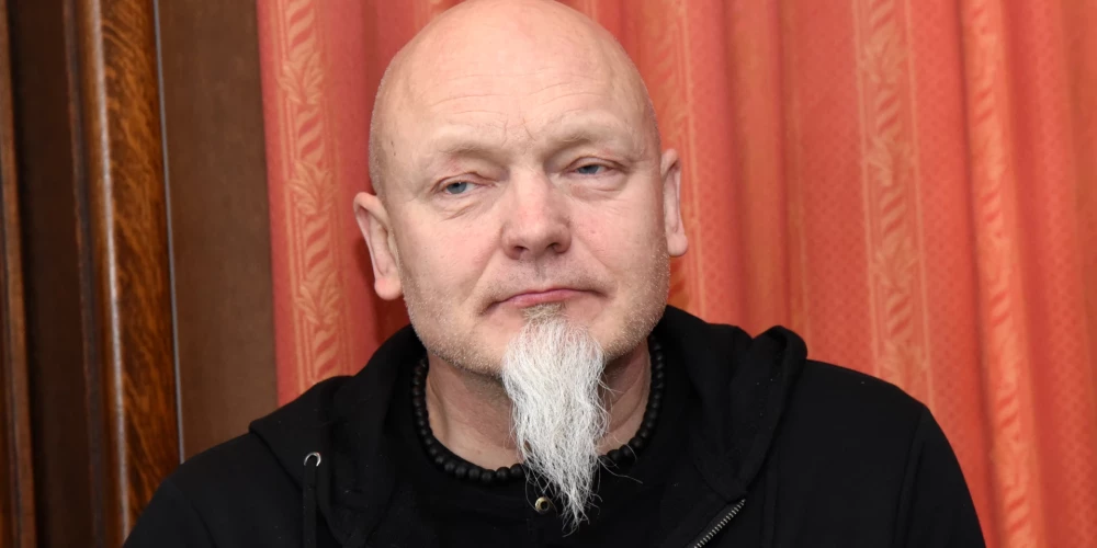 Виктор Рунтулис.