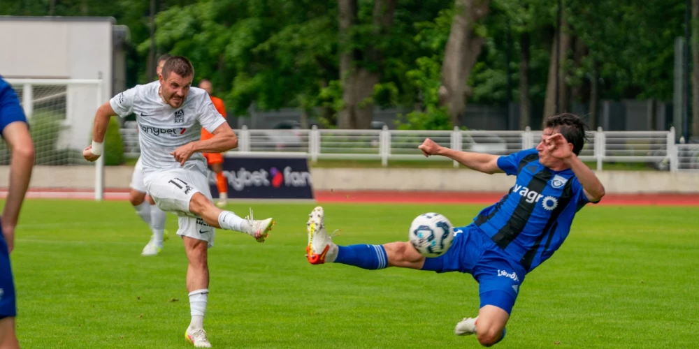 Čempionei RFS nācās gūt trīs vārtus pret "Grobiņu", lai izrautu uzvaru (foto: Roberts Pūce / FC RFS)
