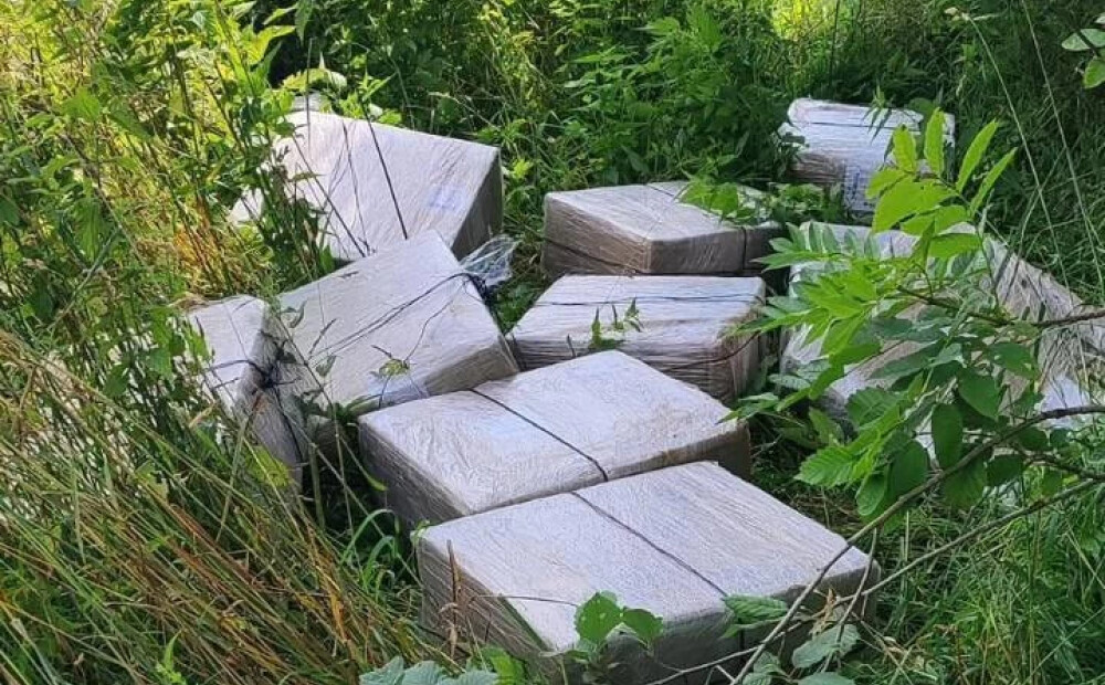 Krāslavas novadā aizturēti organizētas noziedzīgas grupas dalībnieki; konfiscē gandrīz 700 tūkstošus nelegālo cigarešu