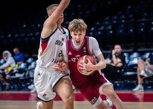 Valdis Valters apliecina, ka šis, no vectēva mantotais, vārds turpina spīdēt pie basketbola debesīm.