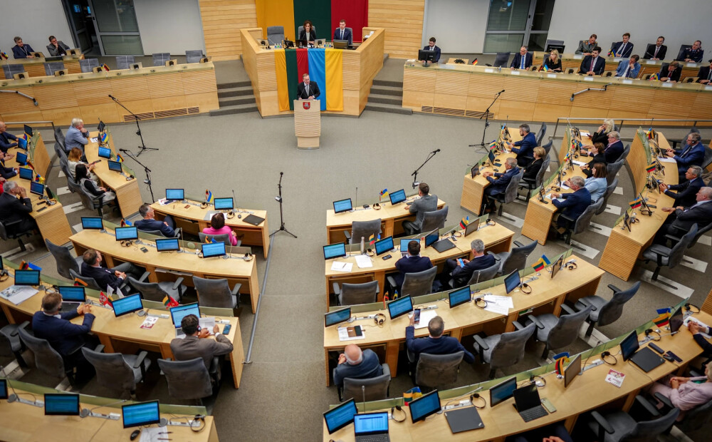 Pēc skandālu vajātā Lietuvas premjera atkāpšanās sabrūk Lietuvas valdība