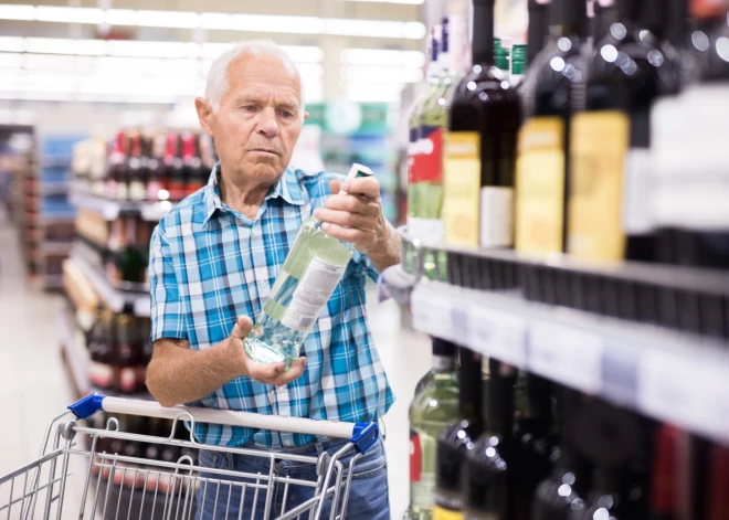 "Будут накапливать алкоголь": как изменения времени продажи спиртного ударят по покупателям и магазинам