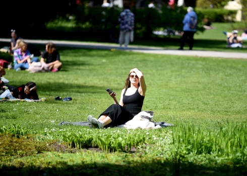 Pagājušā mēneša vidējā temperatūra sasniedza +18,9 grādus.