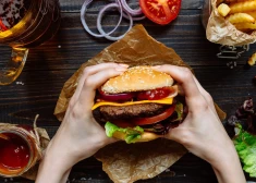 В Риге в рамках ежегодного фестиваля выберут самый вкусный бургер и самого быстрого едока