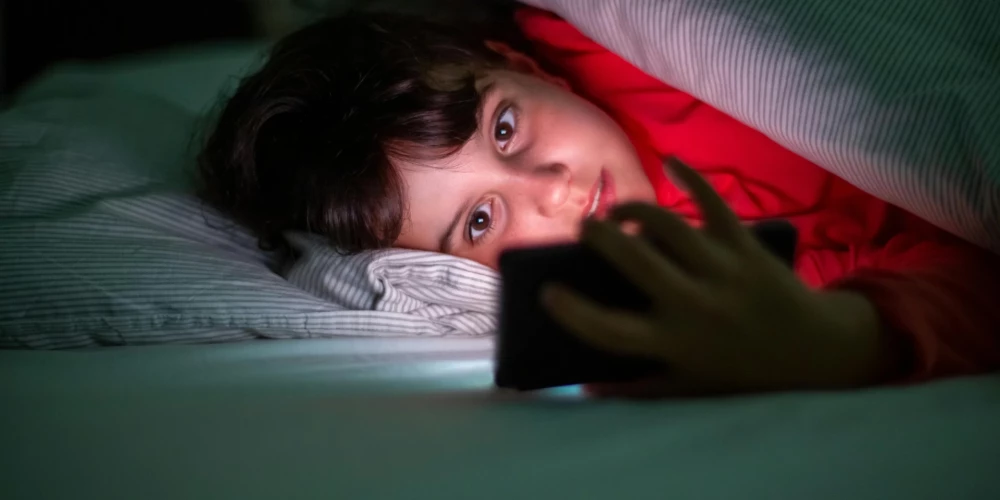 No mobilo ierīču lietošanas īsi pirms gulētiešanas labāk atteikties...