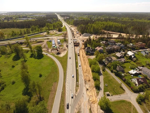 Рядом с будущим туннелем идет возведение транспортной развязки в рамках реализации четвертого этапа строительства Южного моста.