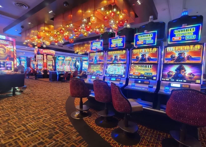 Жители Латвии теряют азарт: все меньше людей бросают деньги в игровые автоматы