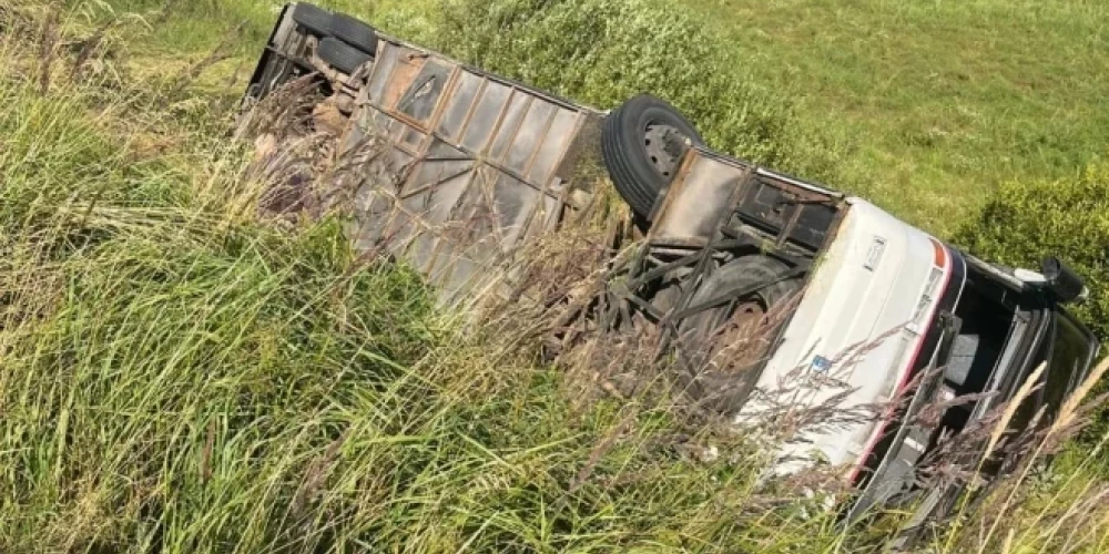 В аварии пострадали трое детей, которые доставлены в медицинское учреждение.