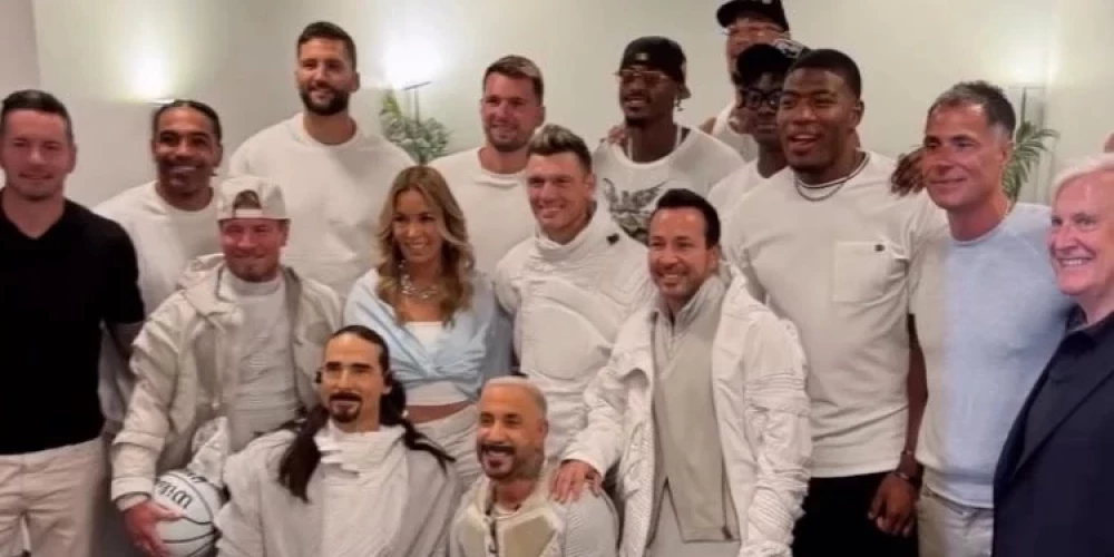 Fotogrāfija no Lukas Dončiča, "Lakers" pārstāvju fotogrāfijas ar "Backstreet Boys".