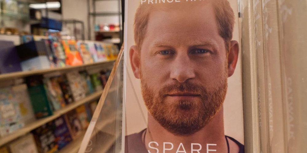 Harija autobiogrāfija nonākusi neparastā kategorijā.