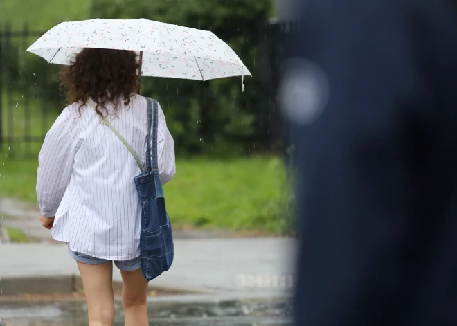 Gulbenē gāž kā pa Jāņiem – pirmdien nokrišņu daudzums sasniedzis gandrīz mēneša normu