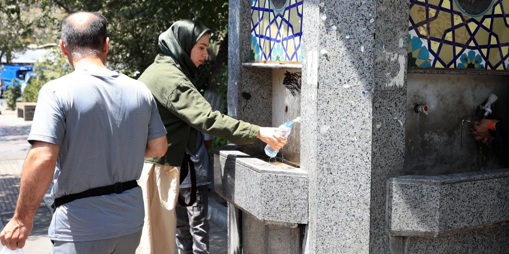 Irāna karstuma viļņa dēļ slēdz valsts iestādes. 